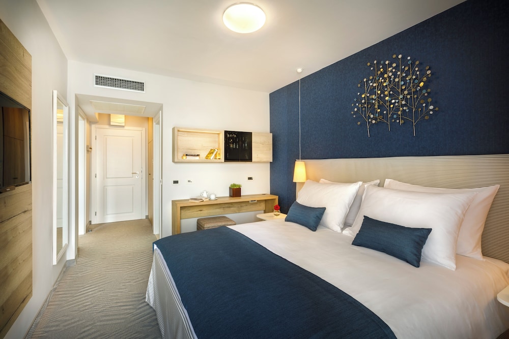 Junior suite with seaside balcony photo 2