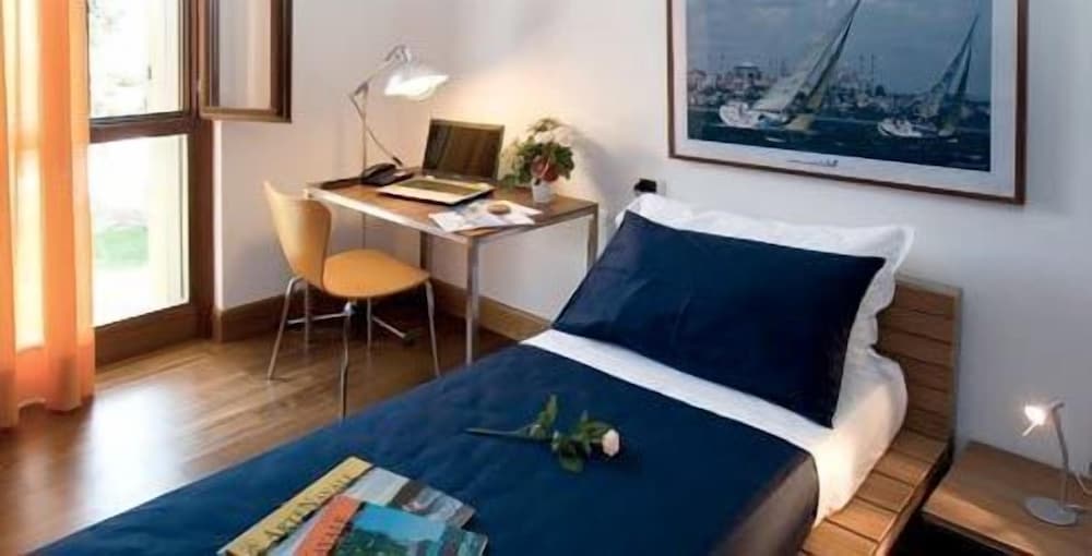 Single Room photo 2