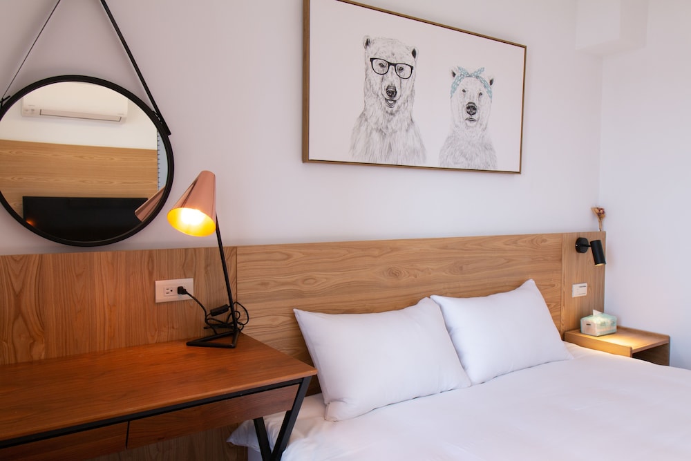 Deluxe Loft, 1 Queen Bed, Non Smoking, City View photo 2