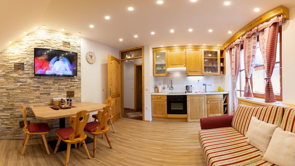 Classic Apartment, Hill View
