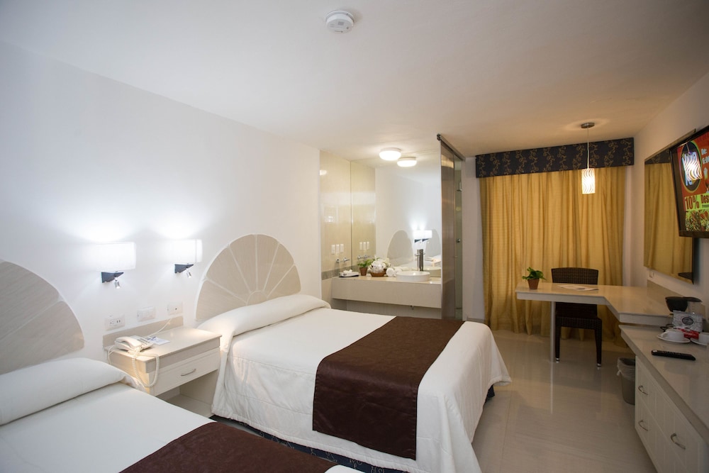 Superior Room, 2 Double Beds, Non Smoking photo 3