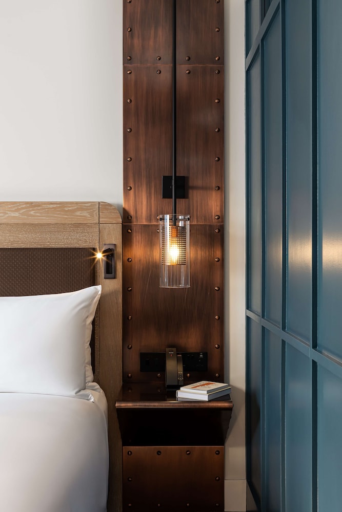 Deluxe Room, 1 King Bed (Olympic Park View)