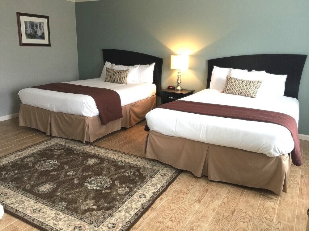 Standard Room, 2 Queen Beds, Non Smoking photo 3