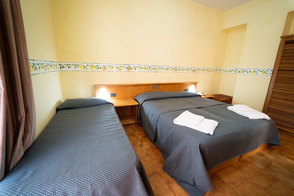 Triple Room - Photo 5