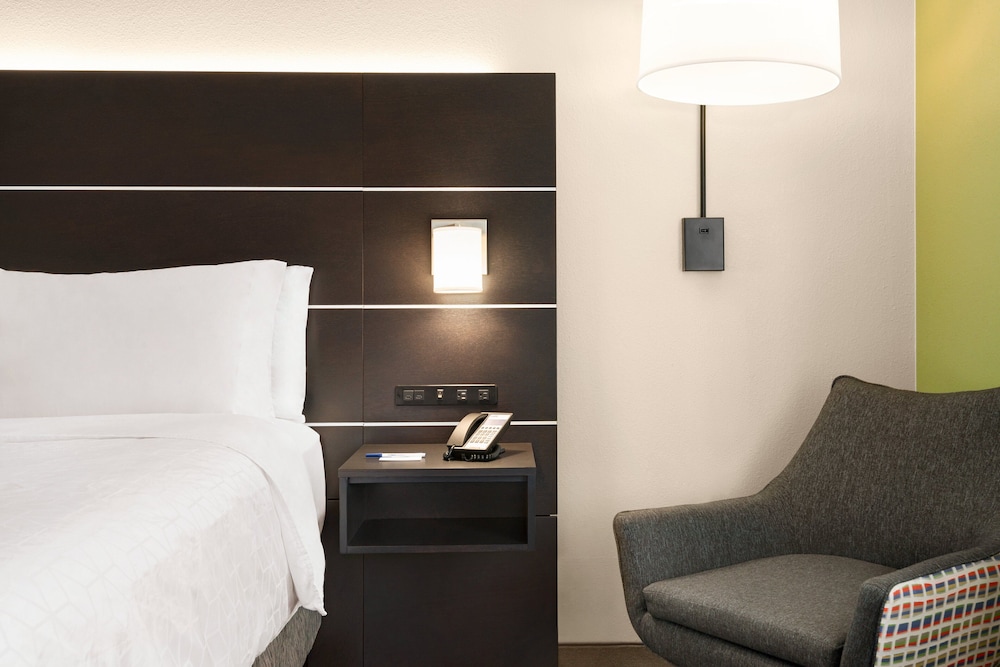 Suite, 1 Bedroom - Photo 4