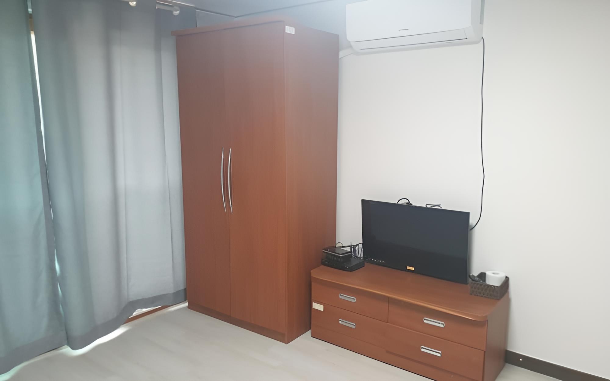 Room (Family Room-Room 202)