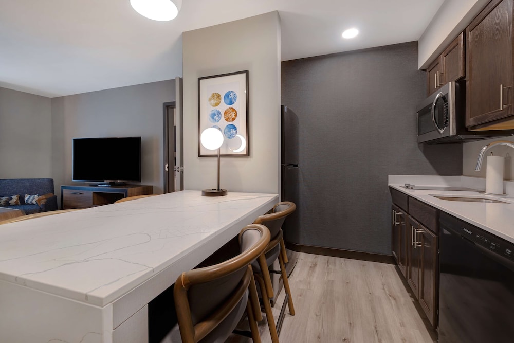 Suite, 1 Bedroom - Photo 3