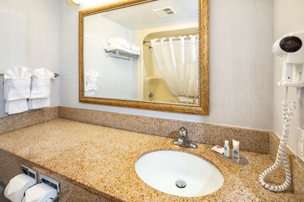 Suite, 1 King Bed, Non Smoking, Jetted Tub (1 Person Jetted Tub) - Photo 2