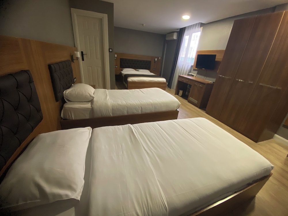 Standard Triple Room, City View photo 2