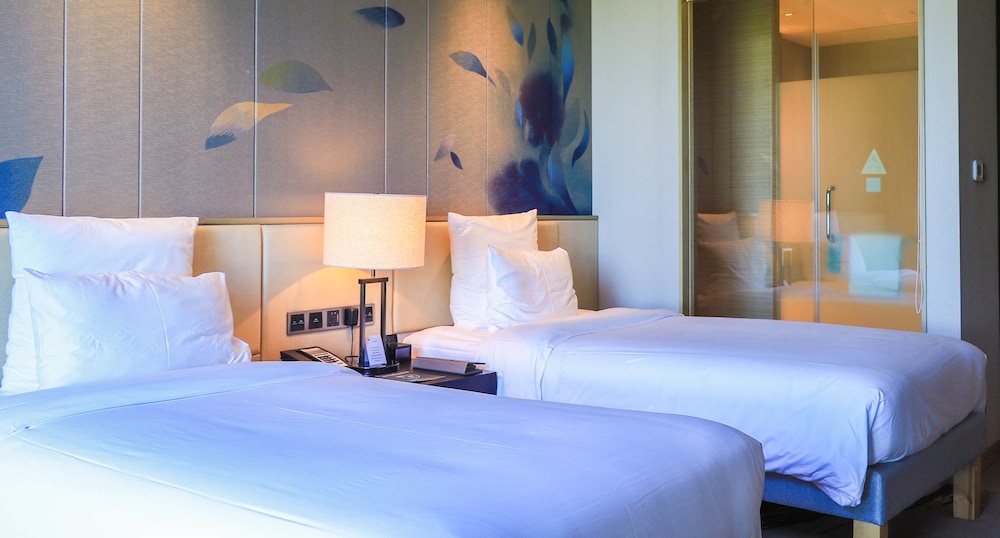 Superior Room, 2 Twin Beds, City View photo 3