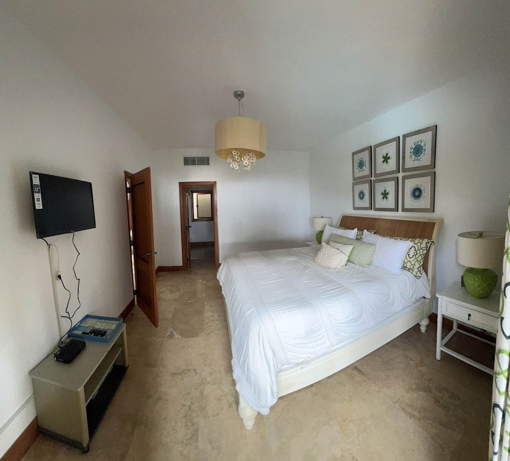 Villa photo 2
