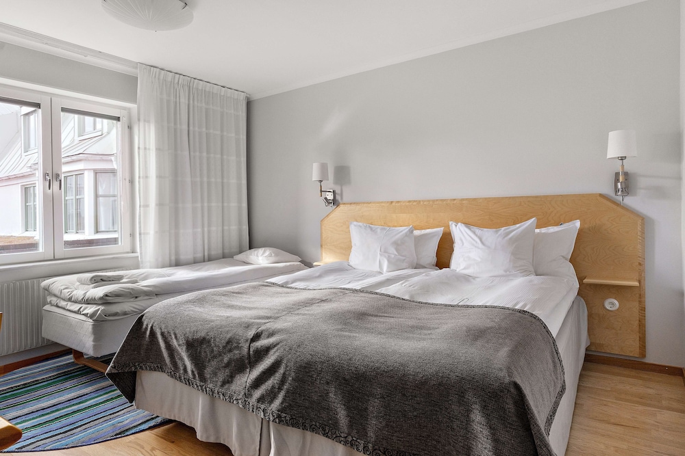 Economy Room, Multiple Beds, Non Smoking photo 1