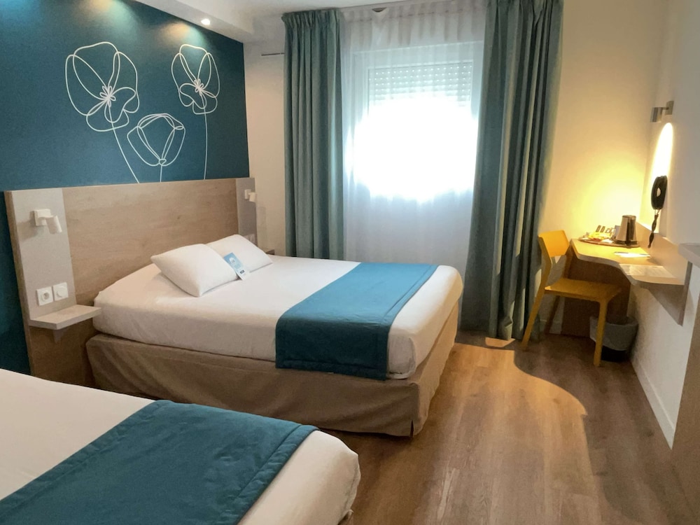Standard Room, Multiple Beds - Photo 11