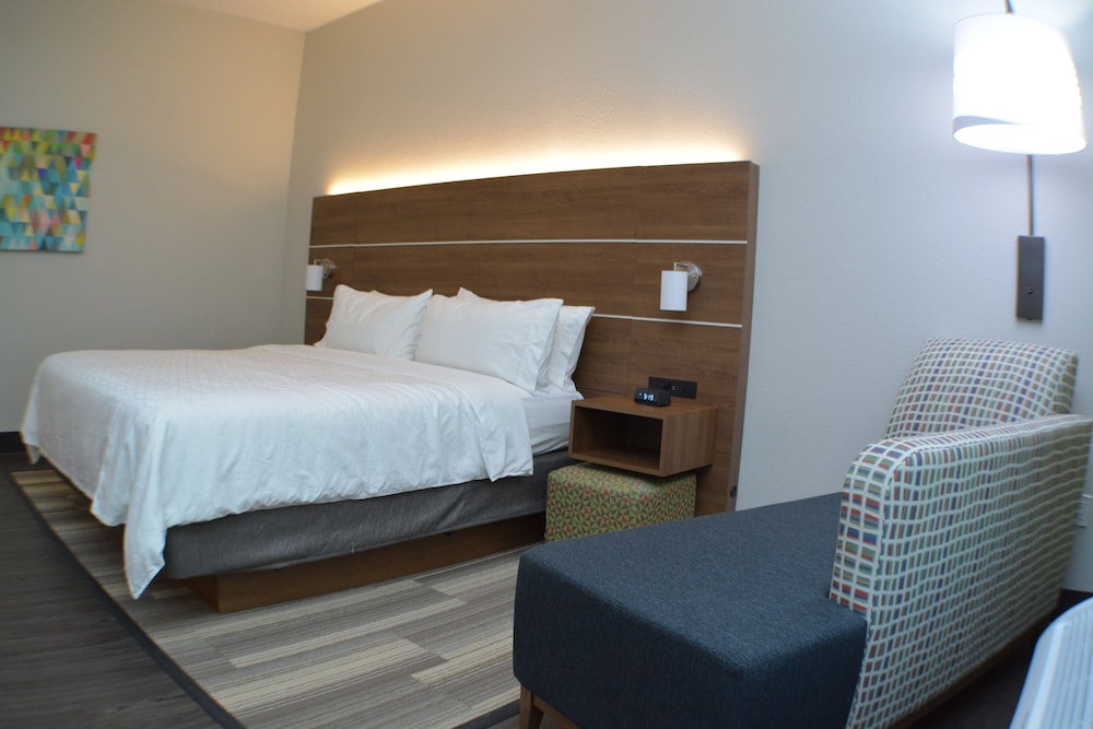 Standard Room, 1 King Bed (Leisure) - Photo 2