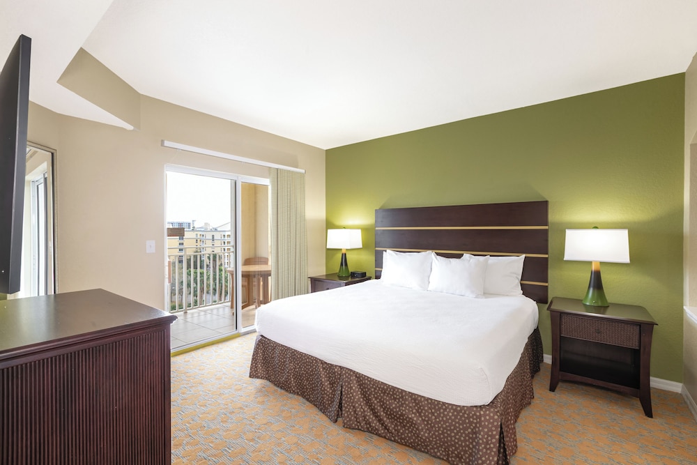 King One Bedroom Suite, Kitchenette - Photo 4