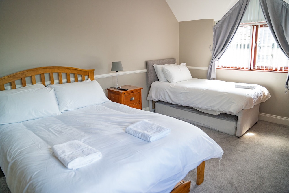 Standard Double or Twin Room, Multiple Beds, Garden View photo 2