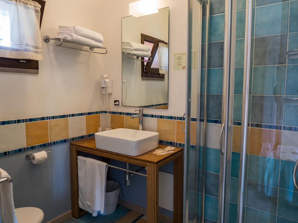 Standard Double or Twin Room, Sea View - Photo 9