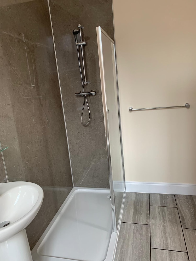 Single Room, Ensuite photo 2