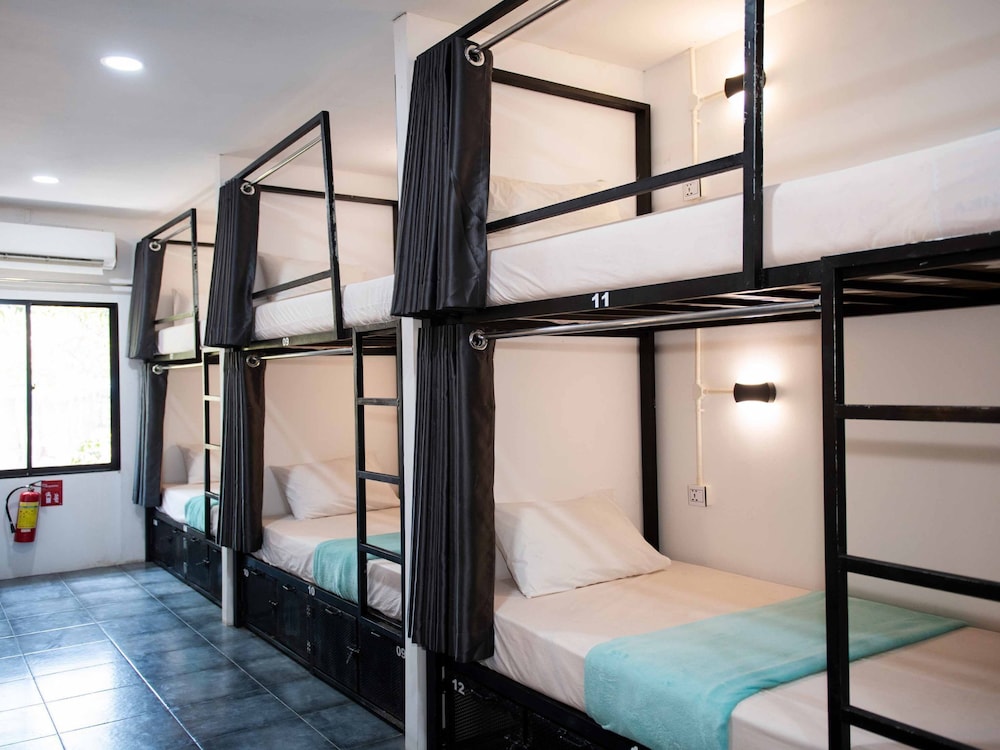 Superior 12-Bed Dorm photo 2