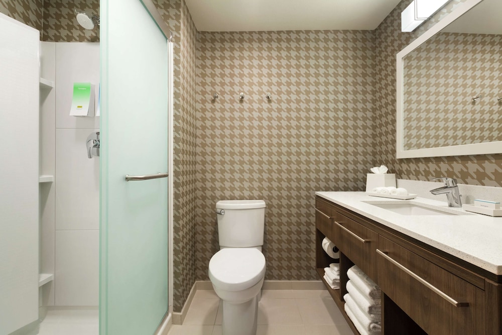 Room, 1 Queen Bed, Accessible (3x3 Transfer Shower) photo 3