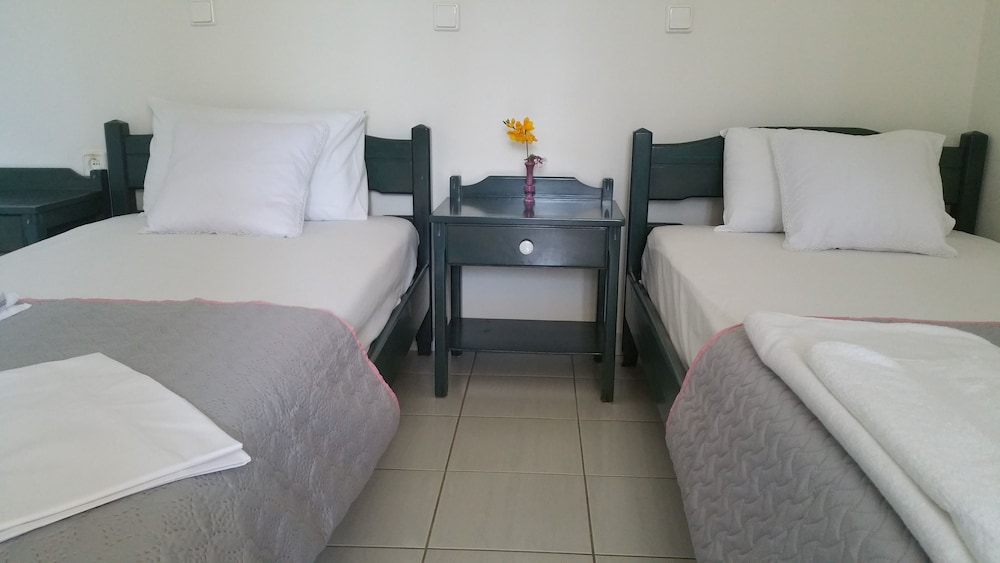 Economy Apartment, 1 Bedroom, Patio photo 2