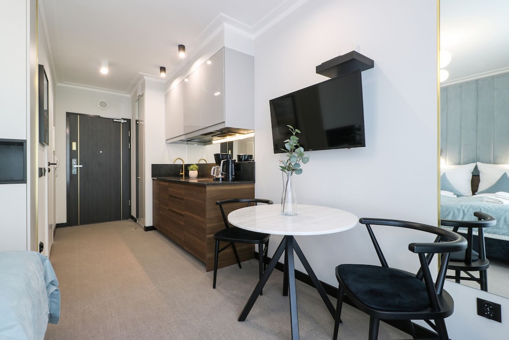 Economy Studio Suite, 1 Queen Bed (air conditioning)