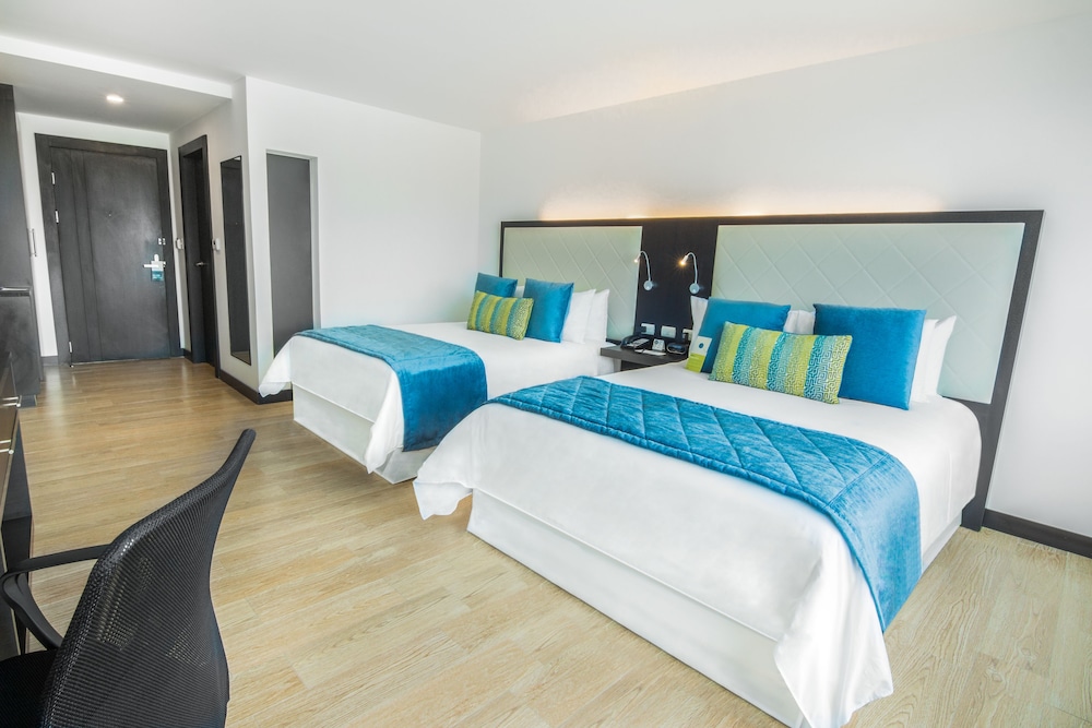 Classic Room, 2 Queen Beds photo 1