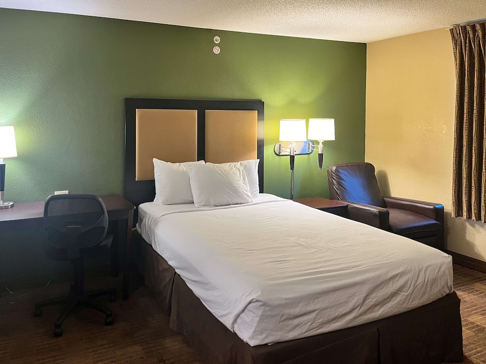 Standard Room, 1 Queen Bed, Non Smoking, Kitchen - Photo 1