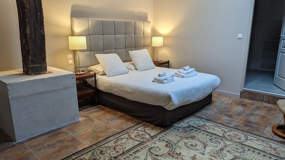 Exclusive House, 3 Bedrooms, Ensuite, Courtyard View photo 2