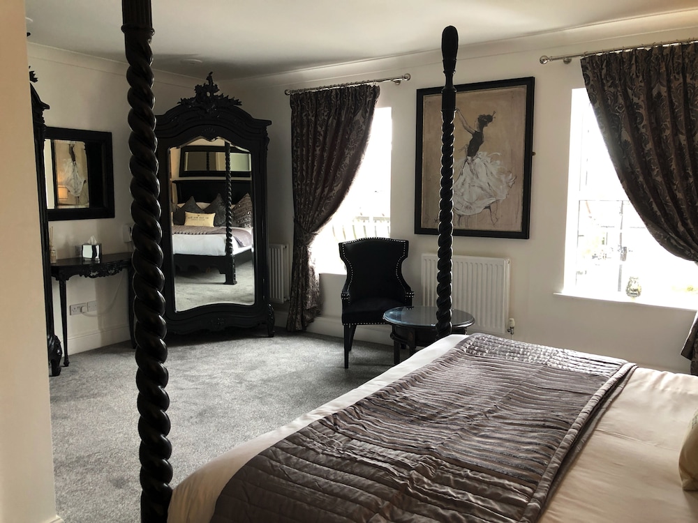 Honeymoon Double Room, Ensuite photo 2