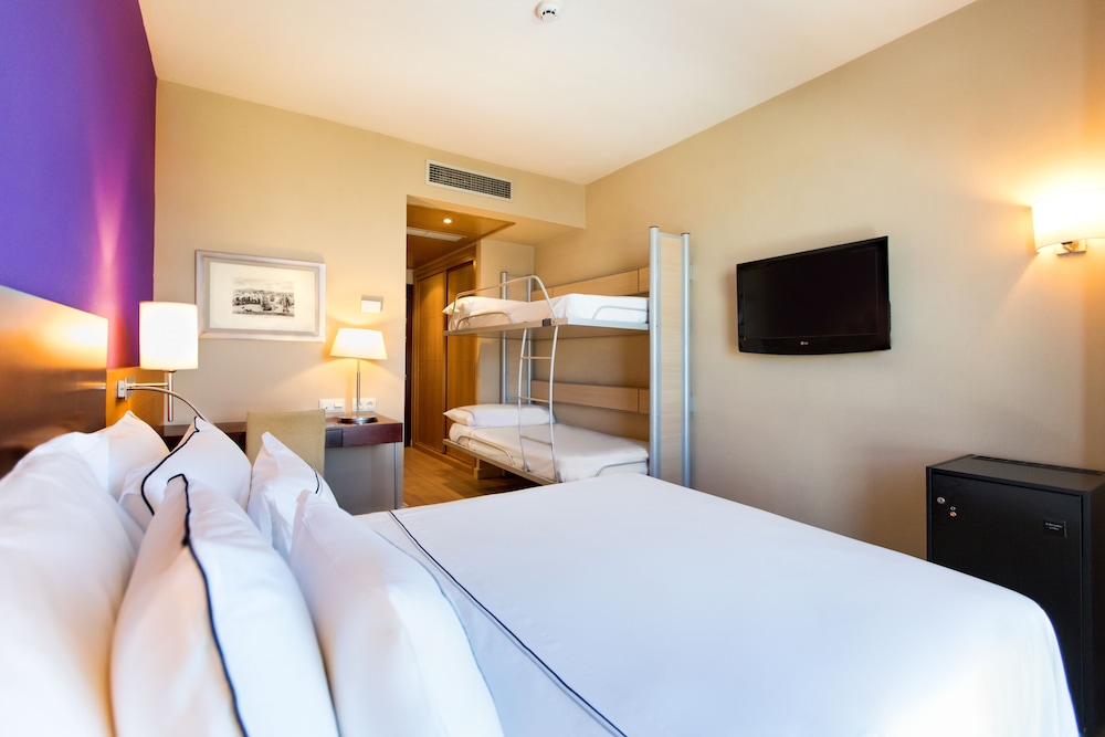 Family Quadruple Room - Photo 15