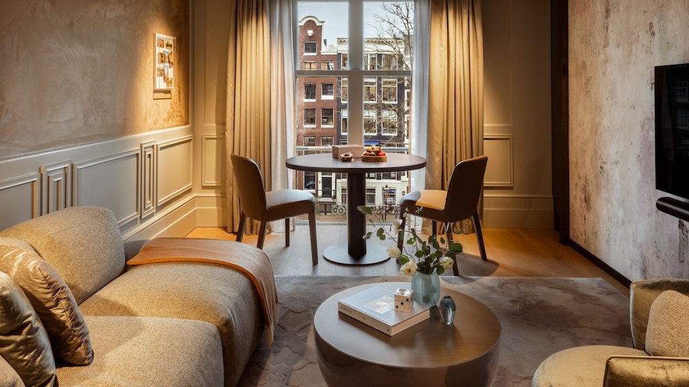 Executive Suite, Canal View
