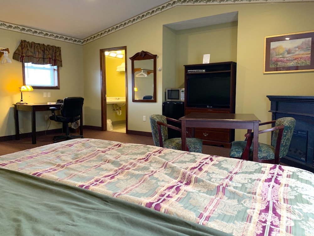 Room, 1 King Bed with Sofa bed photo 3