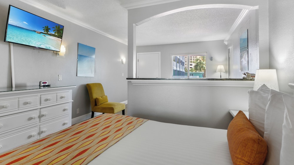 Standard Condo, Multiple Beds, Kitchenette, Pool View photo 1