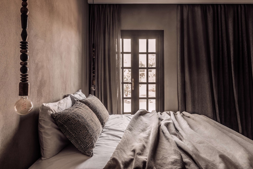 Standard King Room - Photo 2