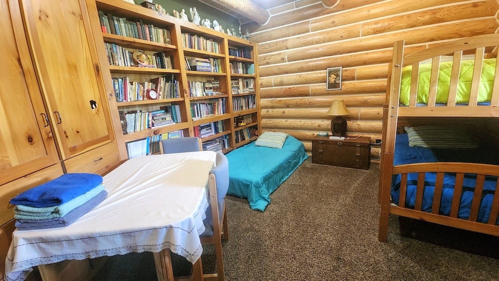 Basic Room, Multiple Beds, Non Smoking, Shared Bathroom (Private Bunk Room)