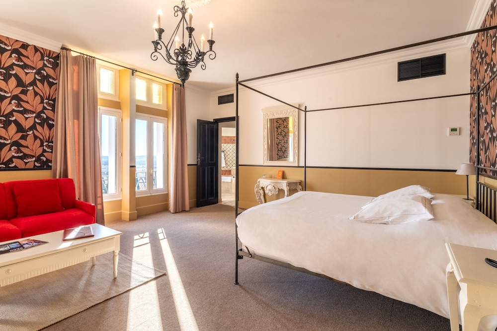 Junior Suite, 1 Queen Bed with Sofa bed photo 2