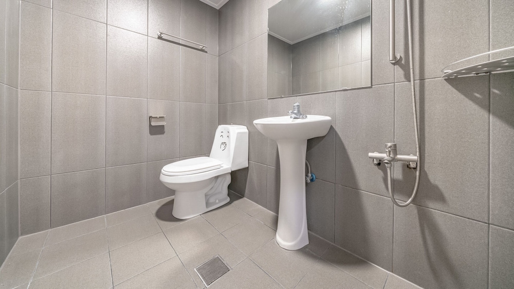 Basic Room, 1 Bedroom (A102) - Photo 13