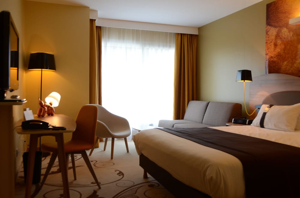 Premium Room, 1 Queen Bed with Sofa bed, Balcony - Photo 2