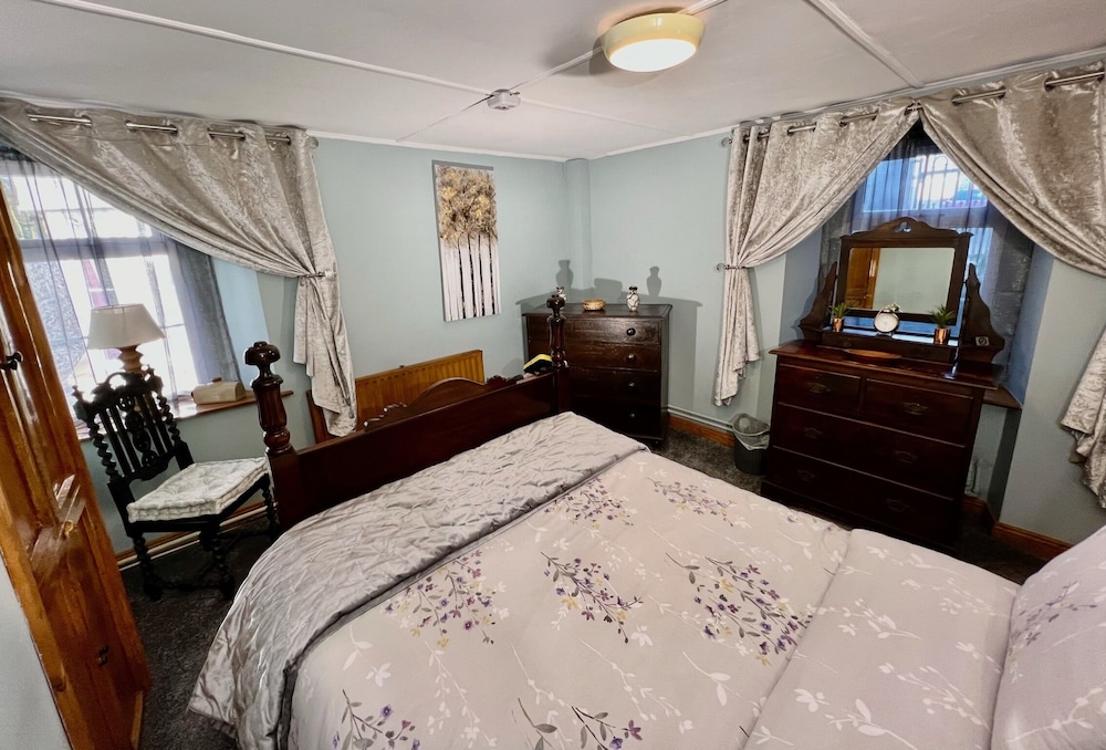 House, 4 Bedrooms photo 1
