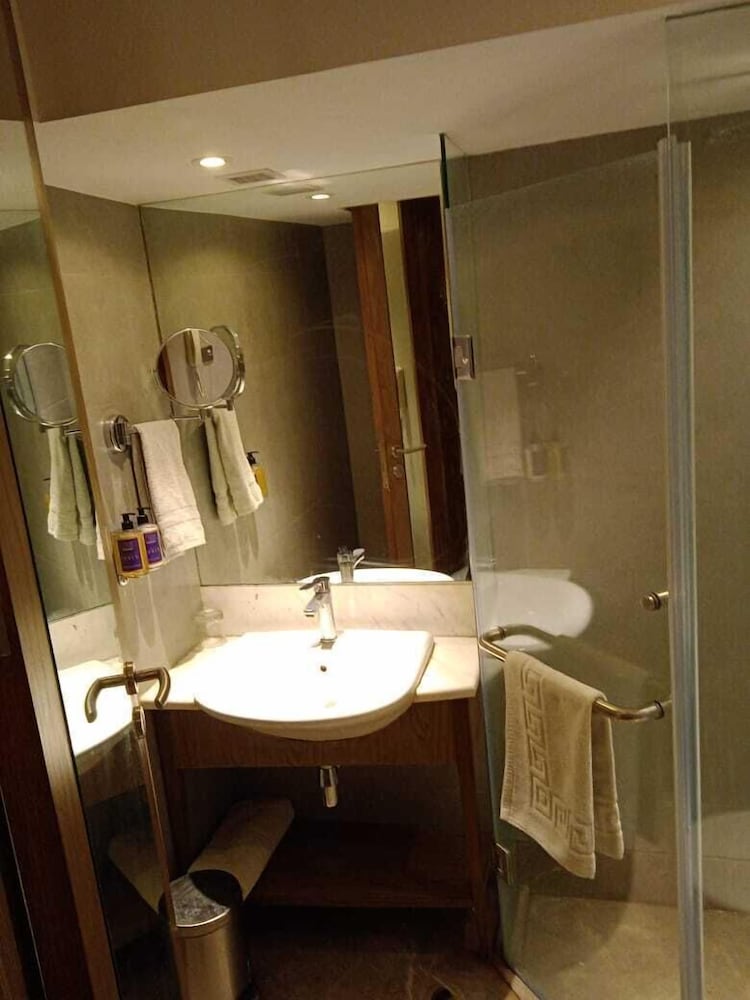 Elite Double Room, Non Smoking, No Windows - Photo 6