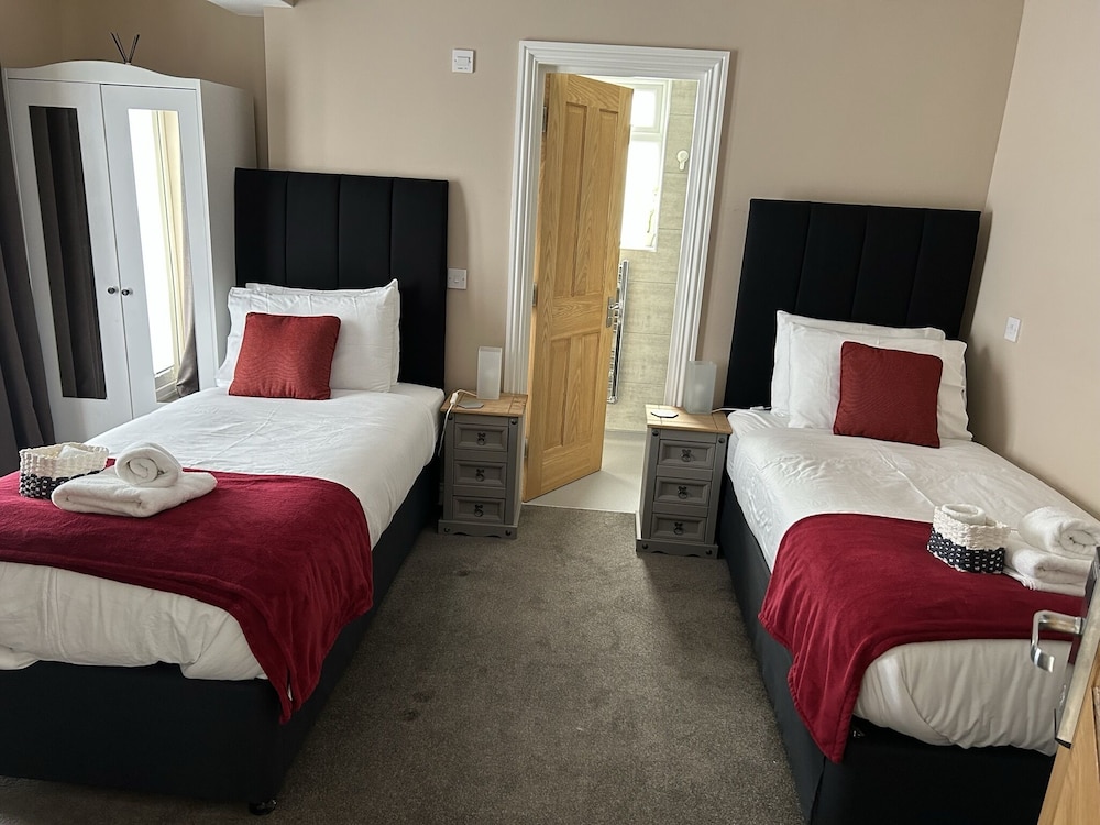 Deluxe Double or Twin Room, Ensuite - Photo 4