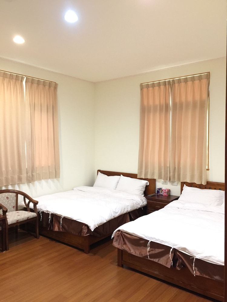 Standard Quadruple Room, 2 Double Beds, Mountain View photo 1