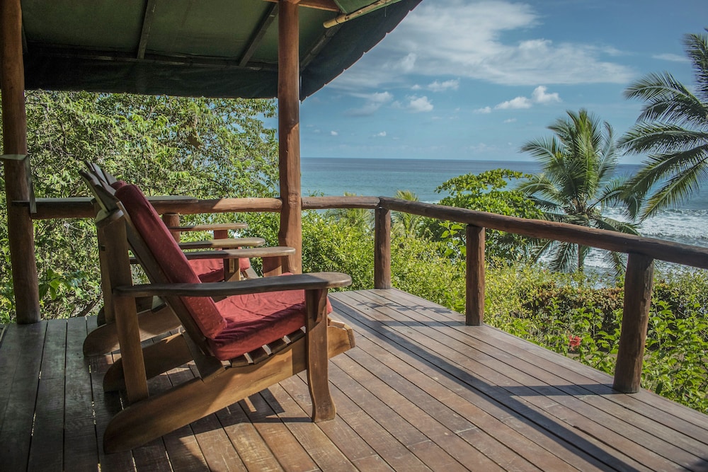 Bungalow Beachfront photo 2