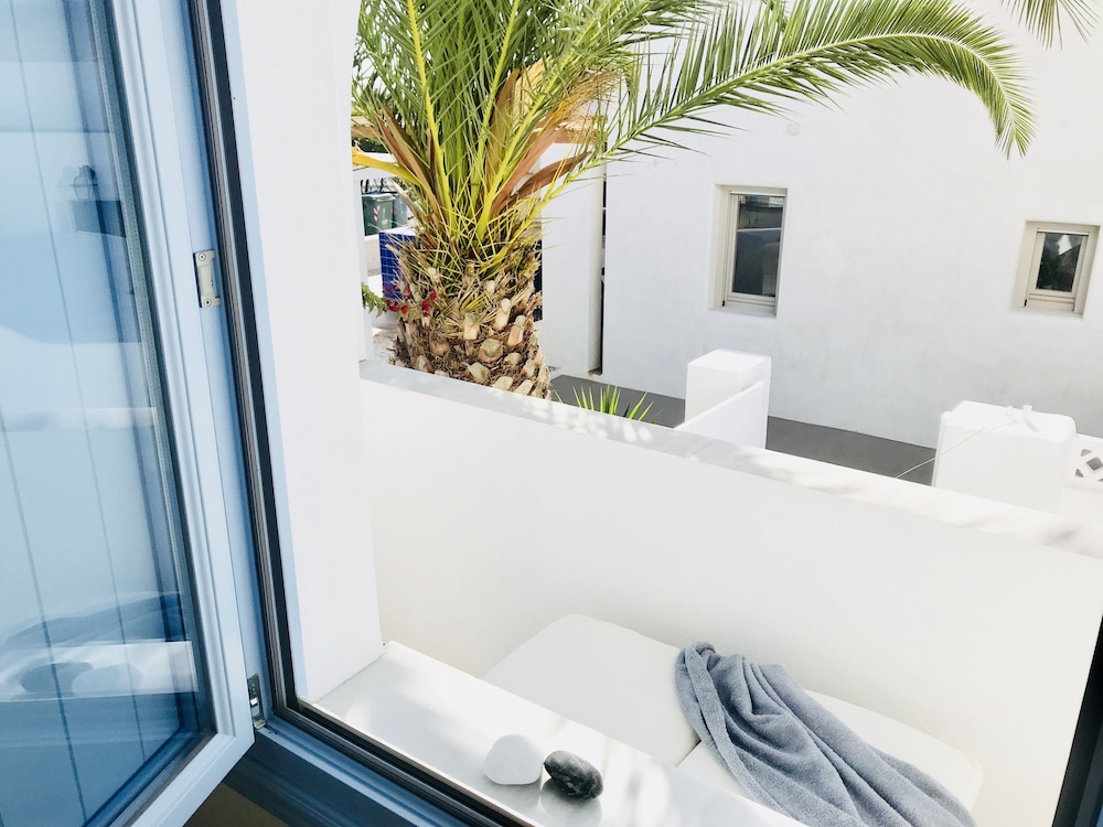 Standard Double Room - Photo 9