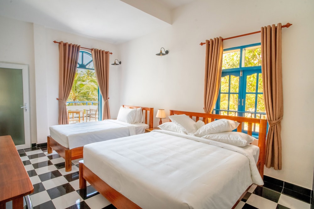 Panorama Deluxe Triple Room with Balcony photo 1