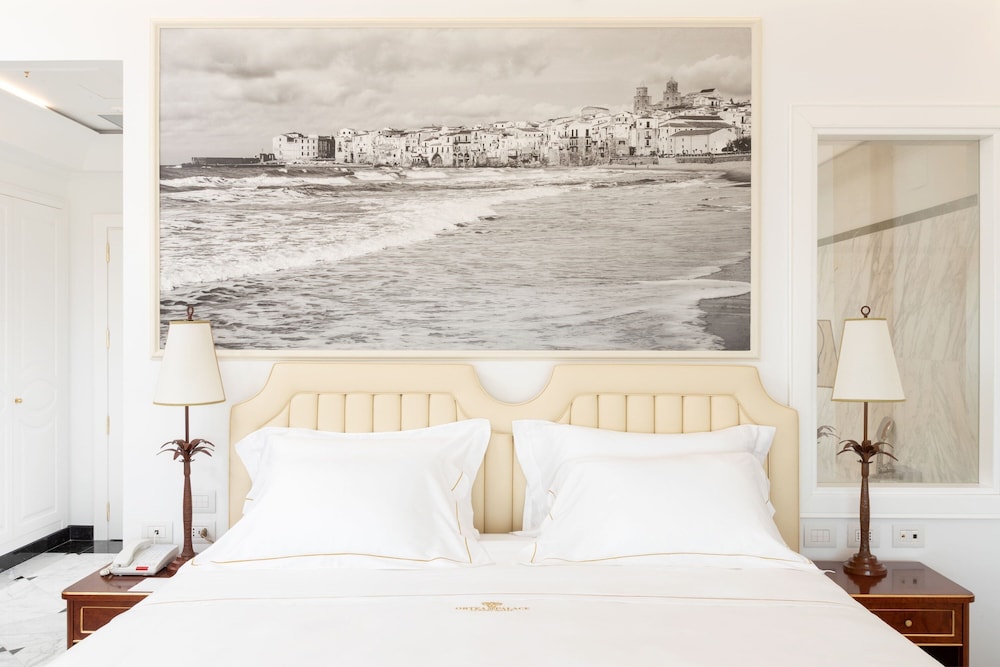Junior Suite, 1 King Bed, Sea View (Balcony)