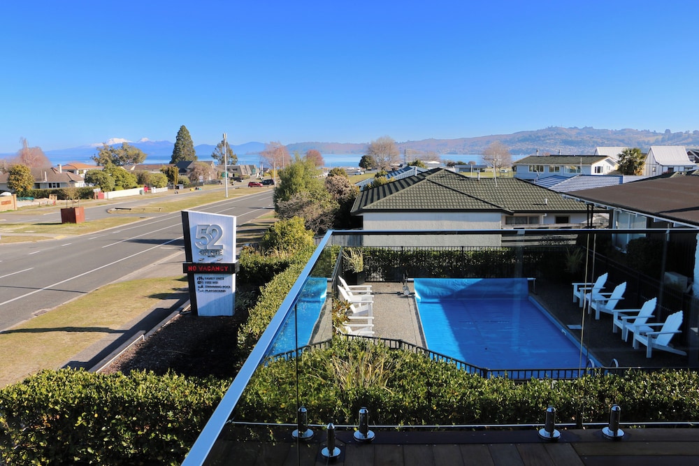 Two Bedroom with Lake View photo 1