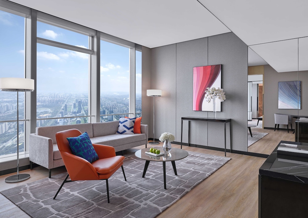 Deluxe Suite, 1 Queen Bed