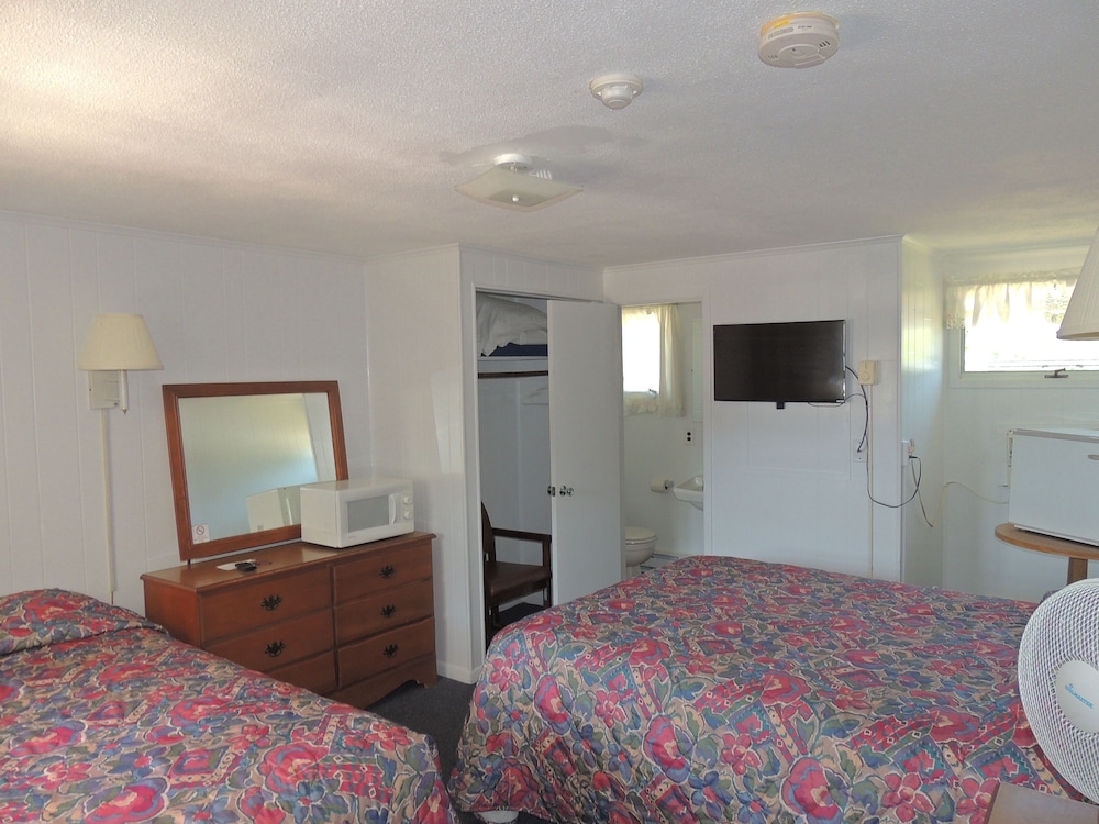Standard Room, 2 Queen Beds photo 2